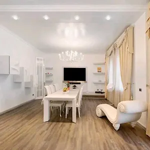  Apartment Residenza Tosca Italy